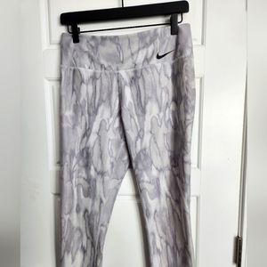 Nike Capri Athletic Pants